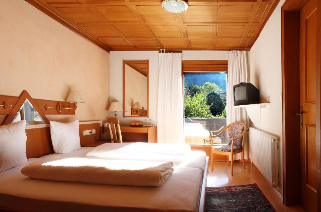Hotel Auhof Schruns Стая снимка